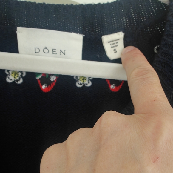 DÔEN Cashmere Scoop Neck Sweater - Picture 4 of 7